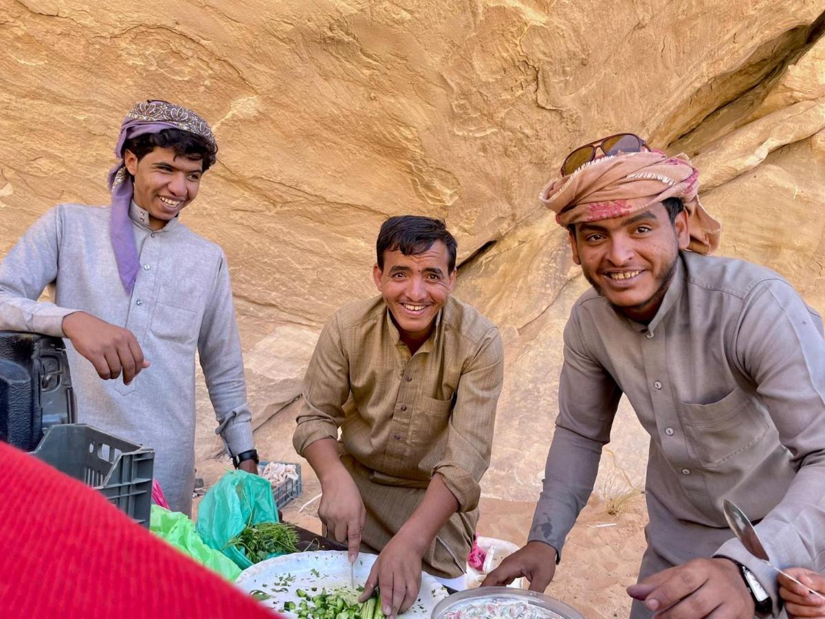 Wadi Rum Bedouin Tour With A Camp מראה חיצוני תמונה