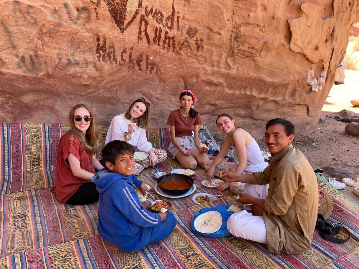 Wadi Rum Bedouin Tour With A Camp מראה חיצוני תמונה