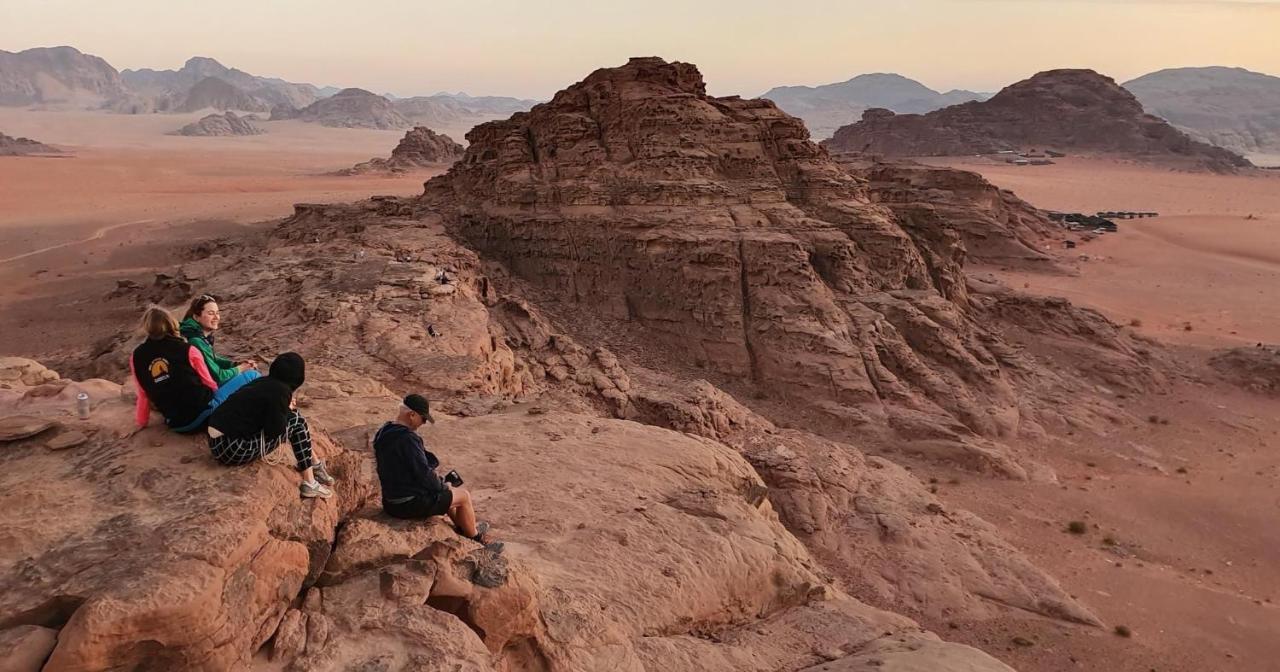 Wadi Rum Bedouin Tour With A Camp מראה חיצוני תמונה