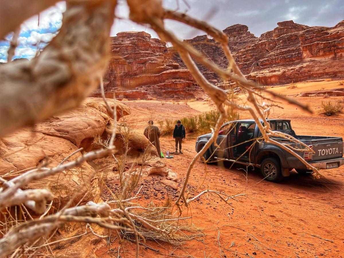 Wadi Rum Bedouin Tour With A Camp מראה חיצוני תמונה