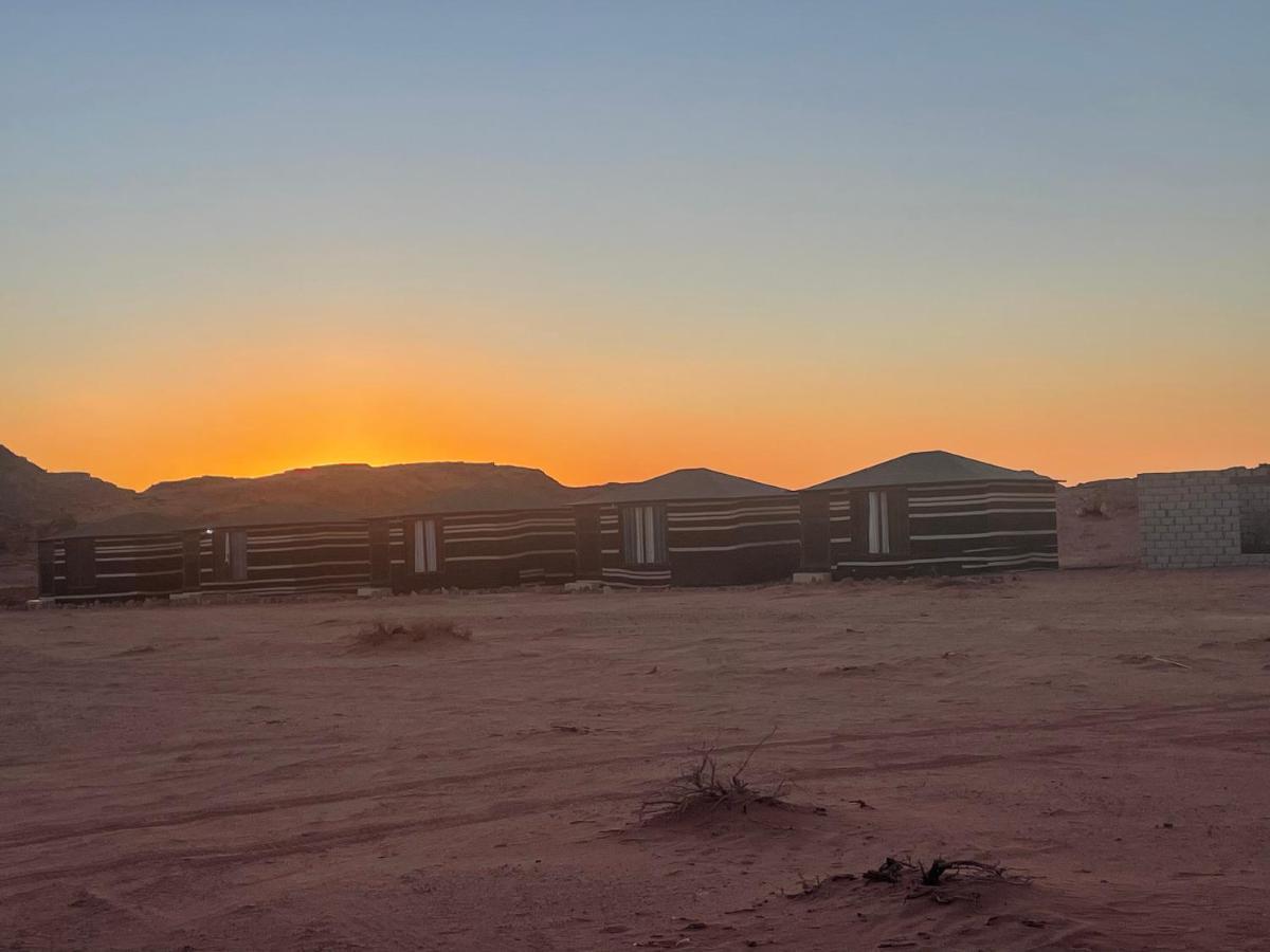 Wadi Rum Bedouin Tour With A Camp מראה חיצוני תמונה