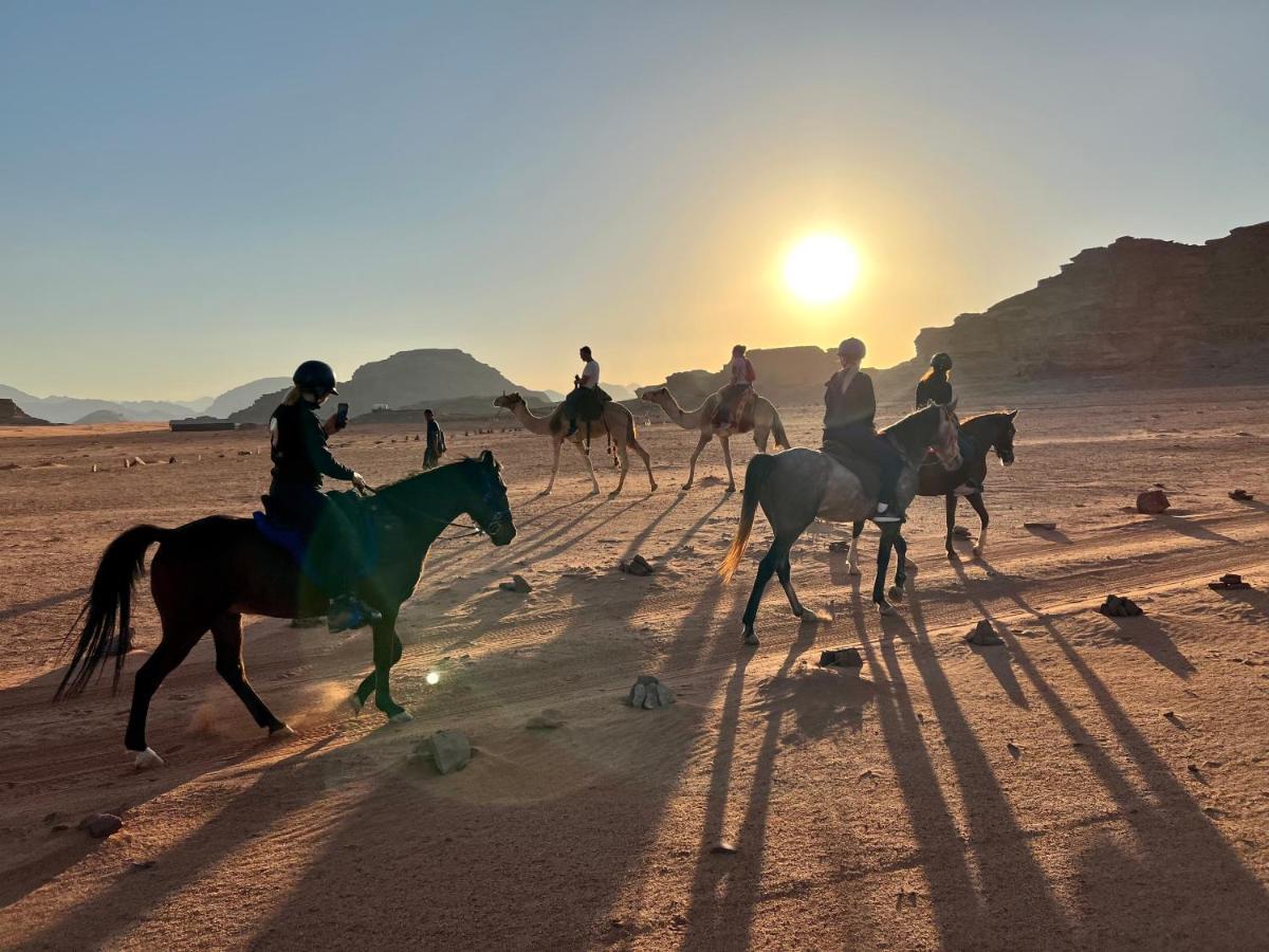 Wadi Rum Bedouin Tour With A Camp מראה חיצוני תמונה