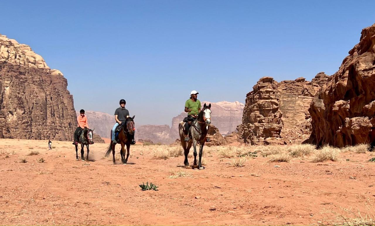 Wadi Rum Bedouin Tour With A Camp מראה חיצוני תמונה