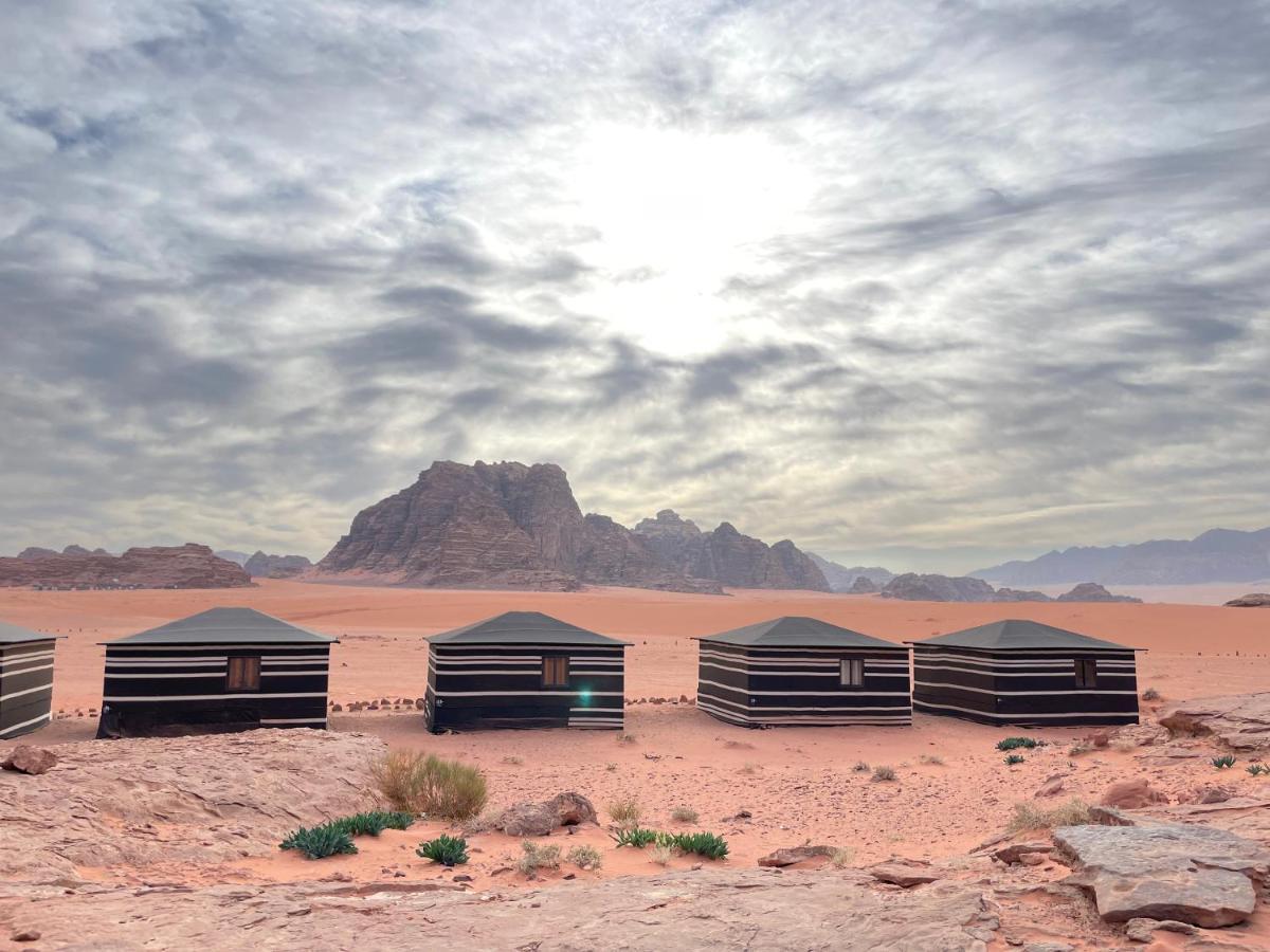 Wadi Rum Bedouin Tour With A Camp מראה חיצוני תמונה