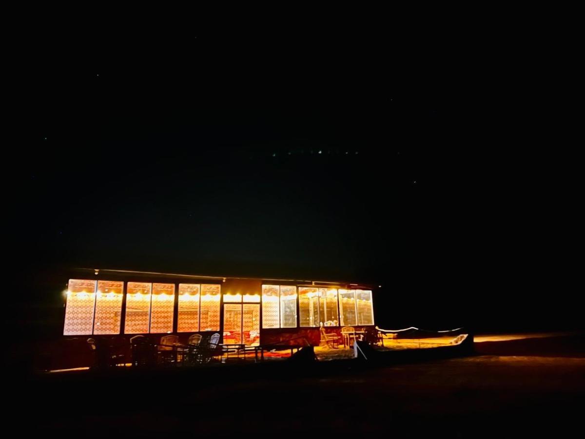 Wadi Rum Bedouin Tour With A Camp מראה חיצוני תמונה